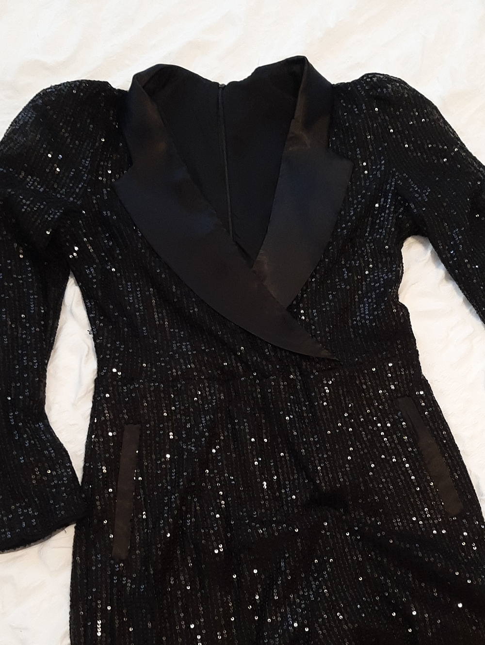 Sequined Jumpsuit With Satin Lapels & Trim. Slight Puffed Sleeve. Sz LG. - Picture 5 of 11